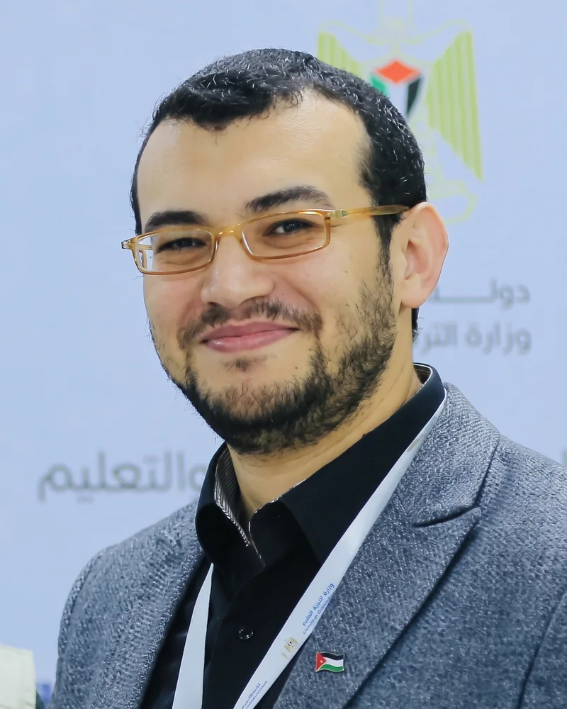 صورة د. أكرم عبد القادر فروانة — خبير التعليم الإلكتروني والتحول الرقمي في التعليم.